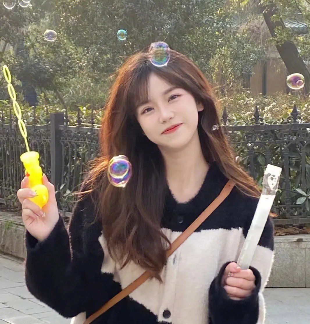 甜蜜的艾玛，亲爱的芭比 海报